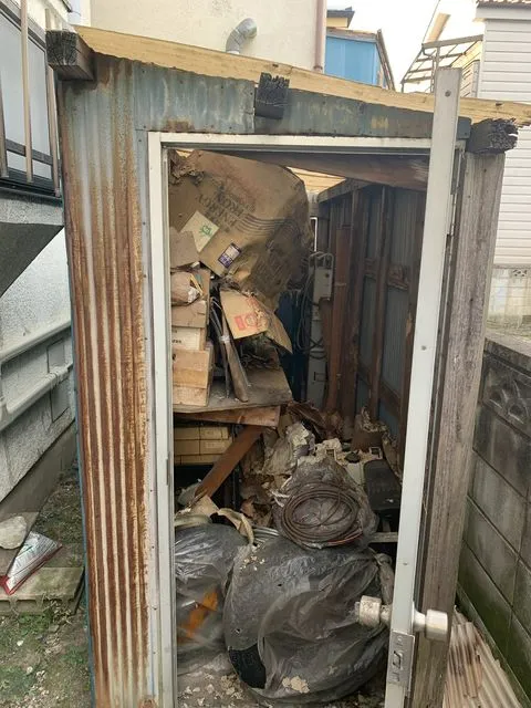片付け前（屋外倉庫）