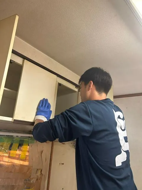 作業中の片付け太助のスタッフ