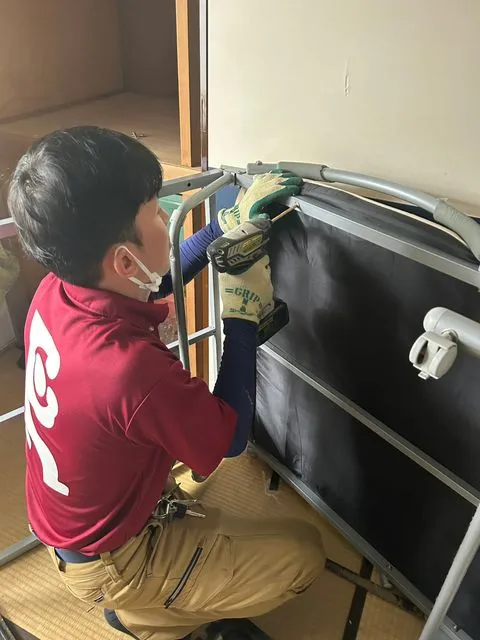作業中の片付け太助のスタッフ